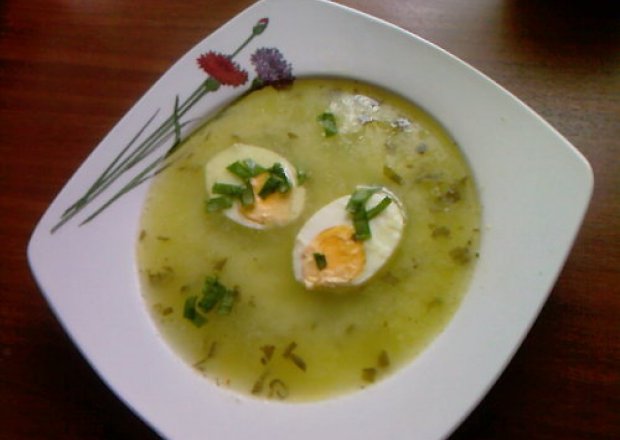 Fotografia przedstawiająca Zupa szczawiowa z jajkiem