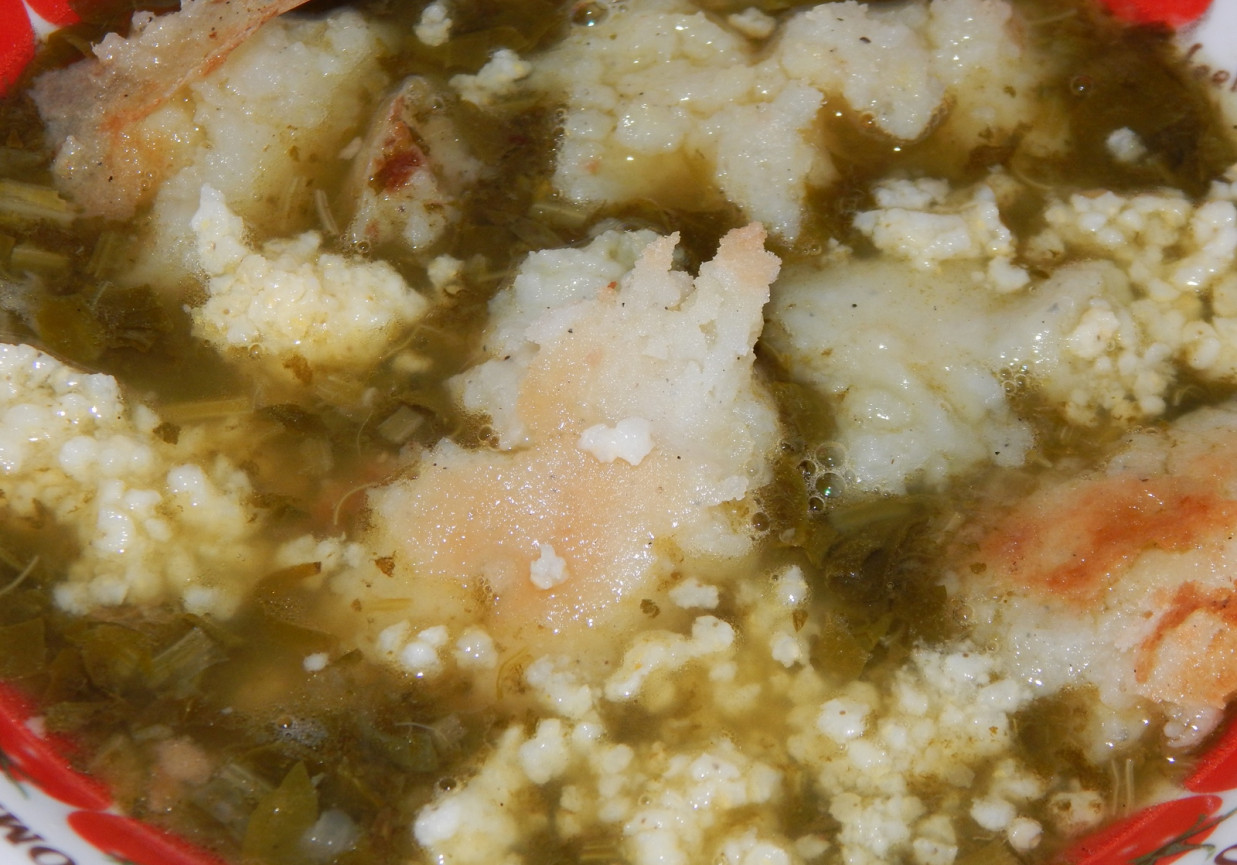 Zupa szczawiowa z kaszą jaglaną i smażonymi ziemniakami foto