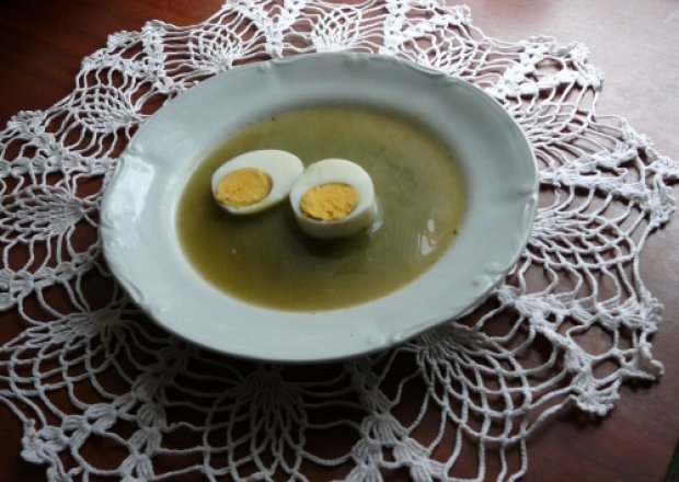 Fotografia przedstawiająca Zupa szczawiowa z miętą