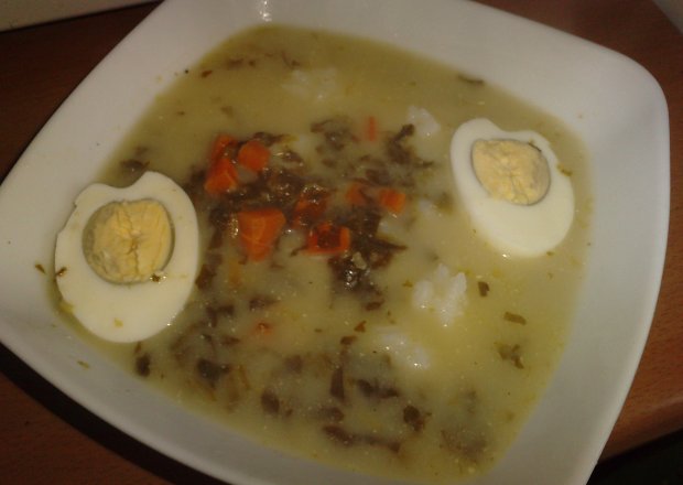 Fotografia przedstawiająca Zupa szczawiowa z ryżem i jajkiem