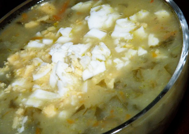 Fotografia przedstawiająca Zupa szczawiowa z ryżem i ziemniakami