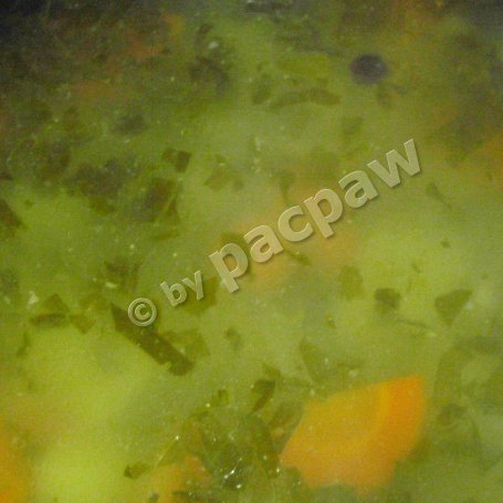Krok 4 - Zupa szczawiowa z warzywami na wędzonych żeberkach foto
