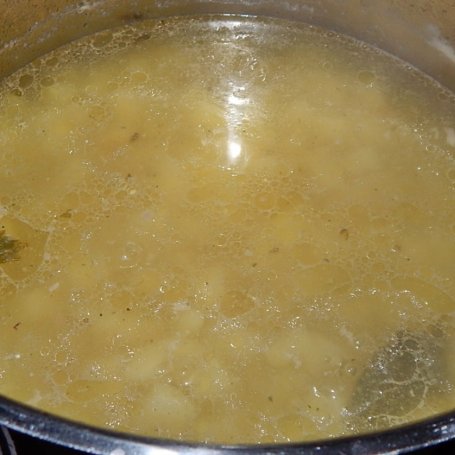Krok 1 - Zupa szczawiowa z wędzonym kurczakiem i kiełbasą foto