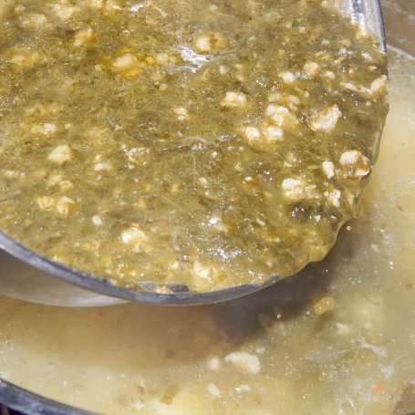 Krok 5 - Zupa szczawiowa z wędzonym kurczakiem i kiełbasą foto