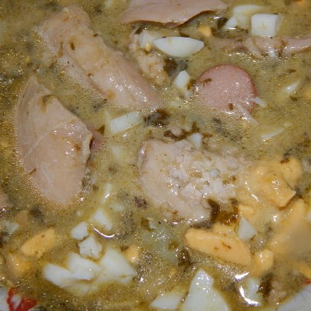 Krok 6 - Zupa szczawiowa z wędzonym kurczakiem i kiełbasą foto