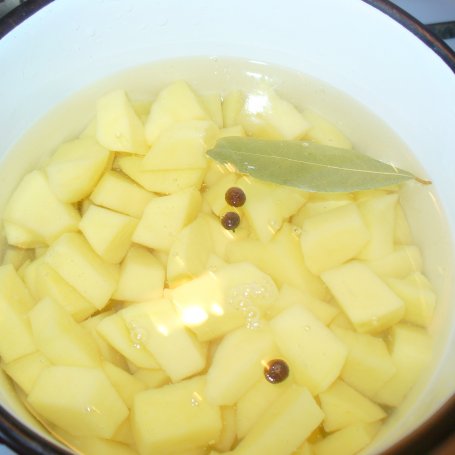 Krok 3 - Zupa szczawiowa z ziemniakami foto