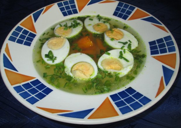 Fotografia przedstawiająca Zupa szczypiorkowa z jajkiem