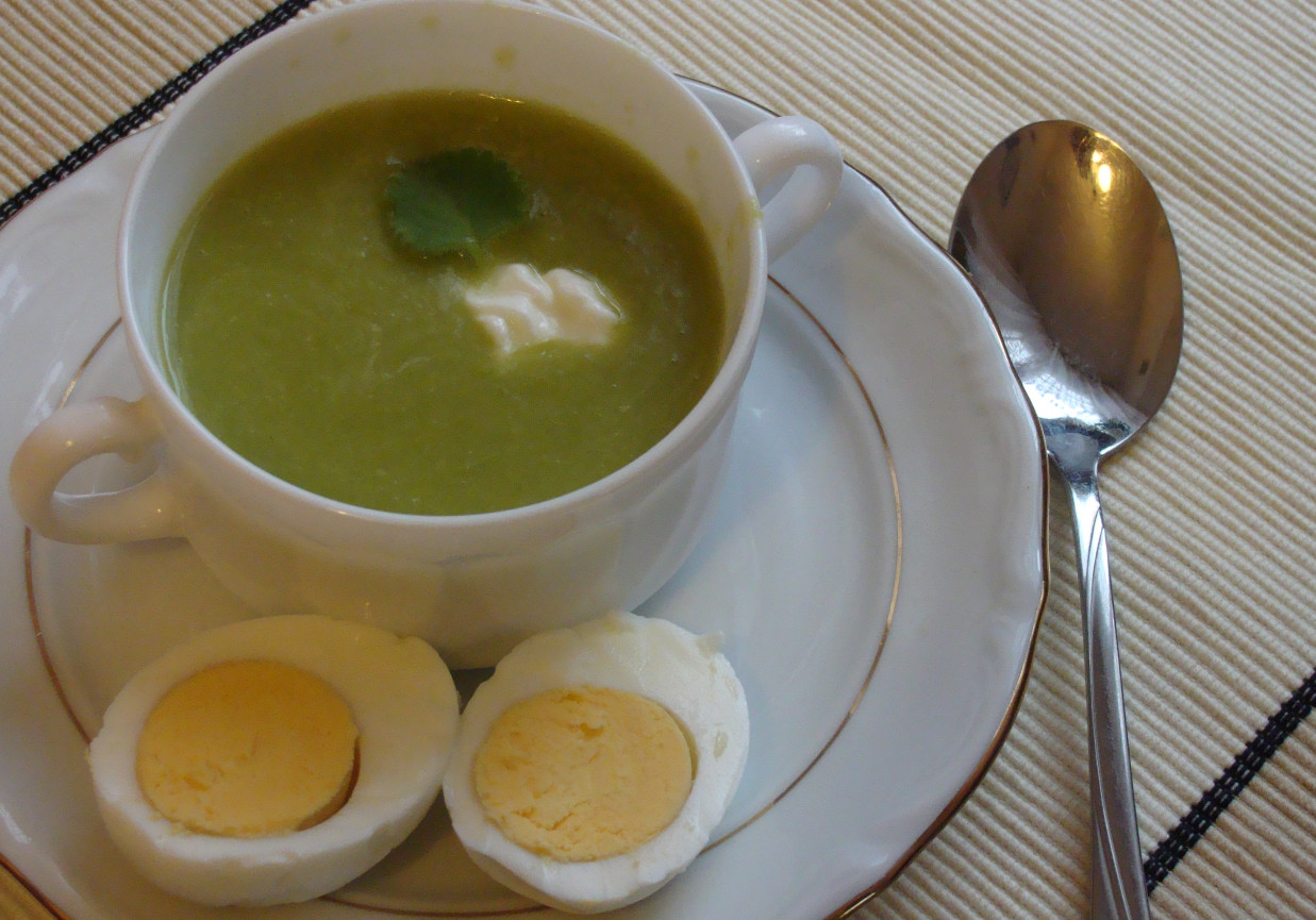 Zupa szparagowa z jajkiem foto