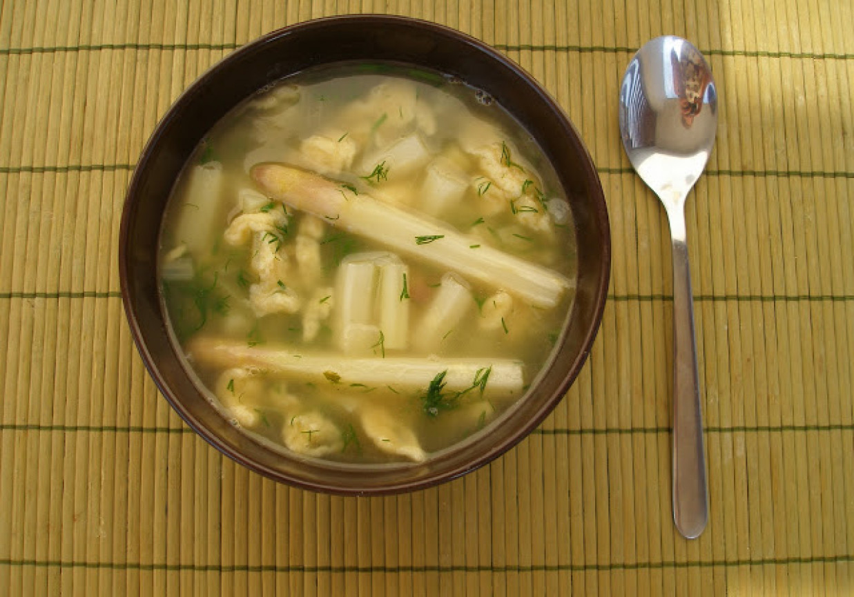 Zupa szparagowa z kluskami lanymi według Roberta Makłowicza foto