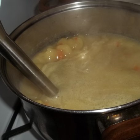 Krok 5 - Zupa szparagowa z tortellini foto