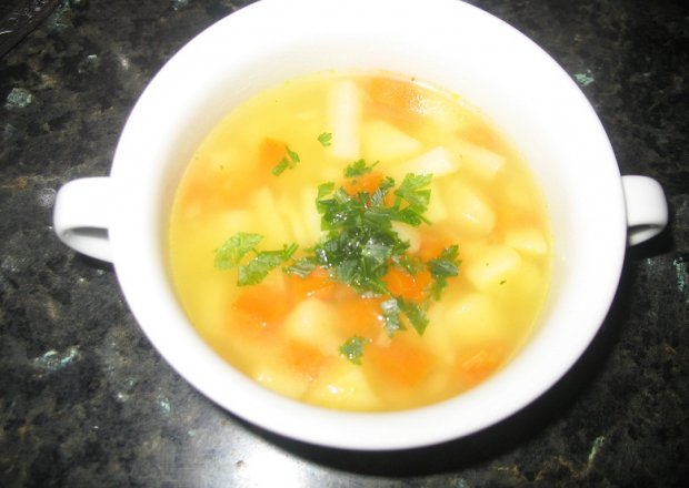 Fotografia przedstawiająca Zupa szparagowa z ziemniakami
