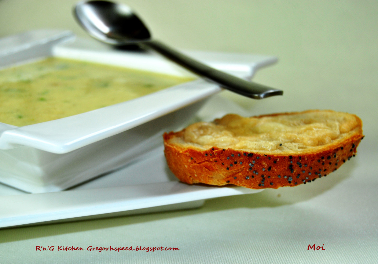 Zupa szparagowa foto