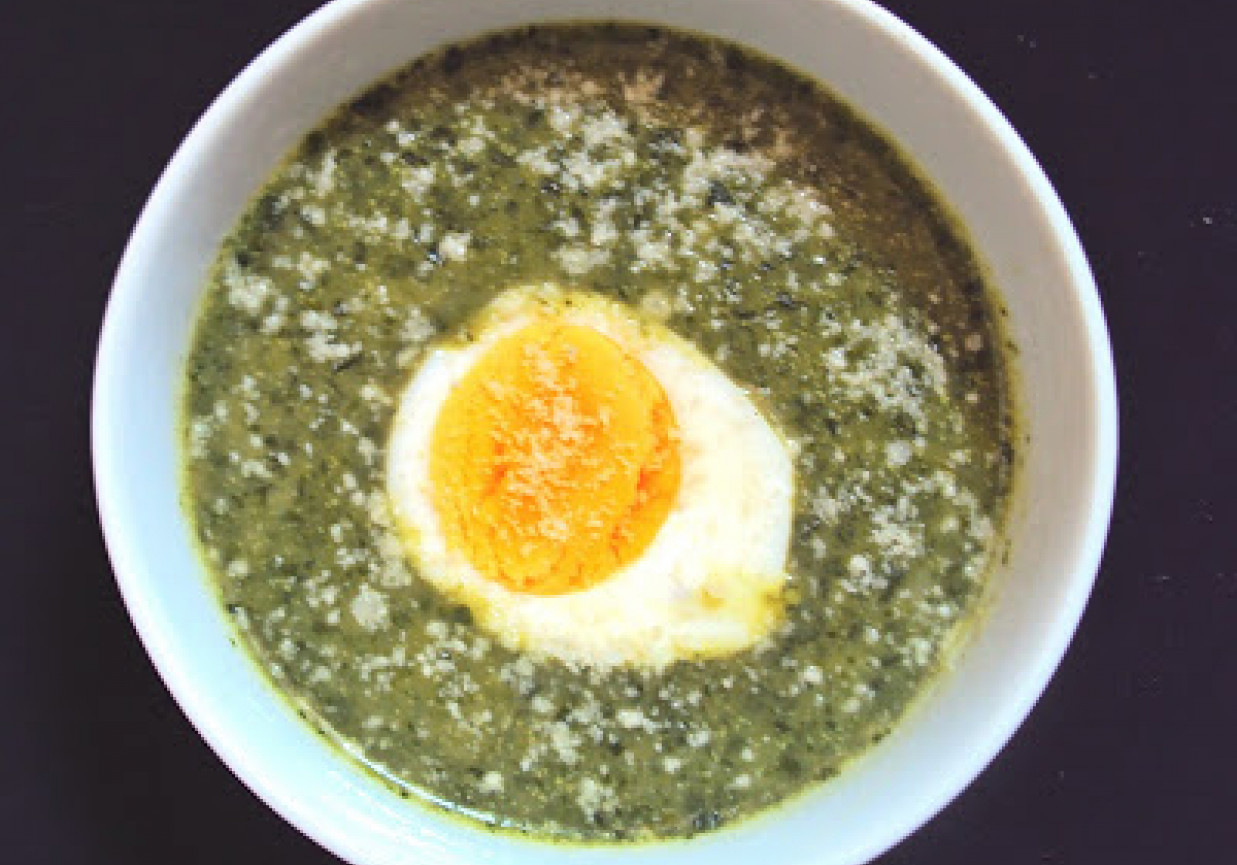 Zupa szpinakowa z jajkiem i makaronem foto