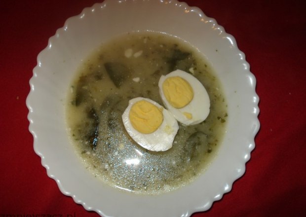 Fotografia przedstawiająca Zupa szpinakowa z jajkiem