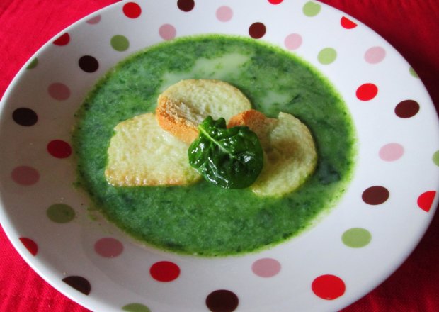 Fotografia przedstawiająca Zupa szpinakowa z kuchni francuskiej