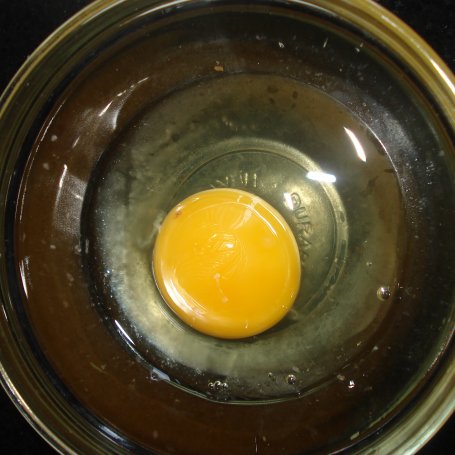 Krok 8 - Zupa szpinakowa z makaronem zaciągana jajkiem foto