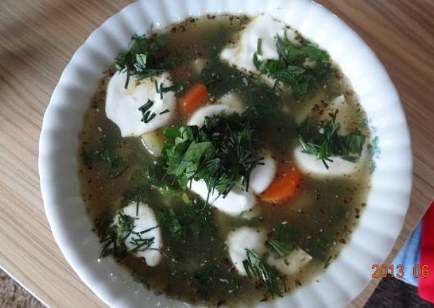 Fotografia przedstawiająca Zupa szpinakowa z pesto