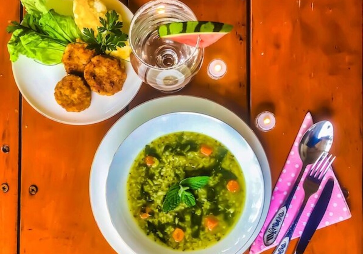 Zupa szpinakowo-brokułowa i kotleciki drobiowo-serowe foto