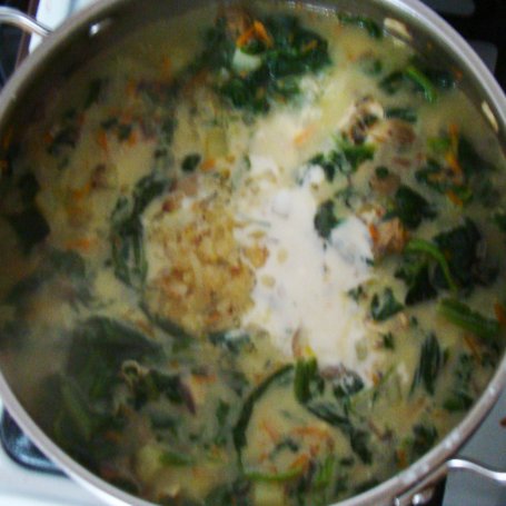Krok 3 - Zupa szpinakowo - pieczarkowa foto
