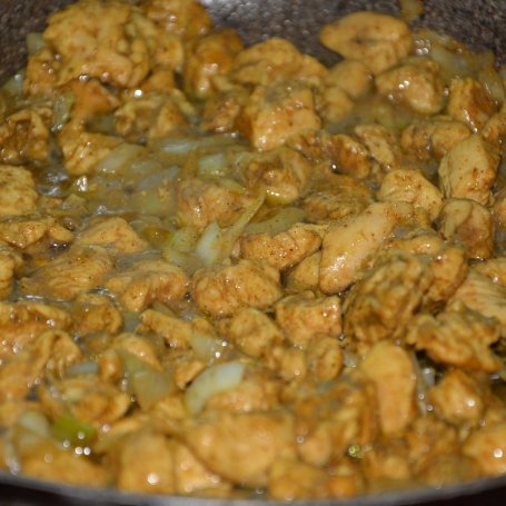 Krok 3 - Zupa tajska curry z kurczakiem na ostro foto