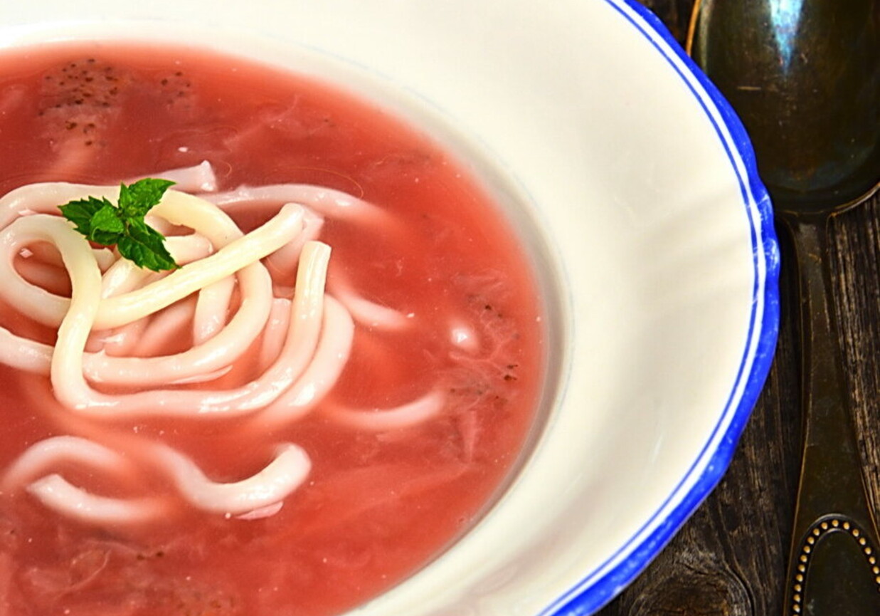 Zupa truskawkowa z makaronem udon foto