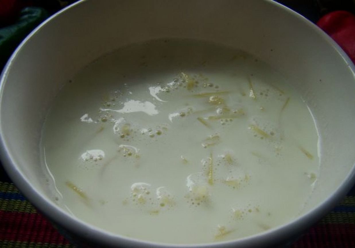 Zupa waniliowa z makaronikiem nitki foto