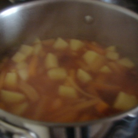 Krok 4 - Zupa warzywna na masełku foto