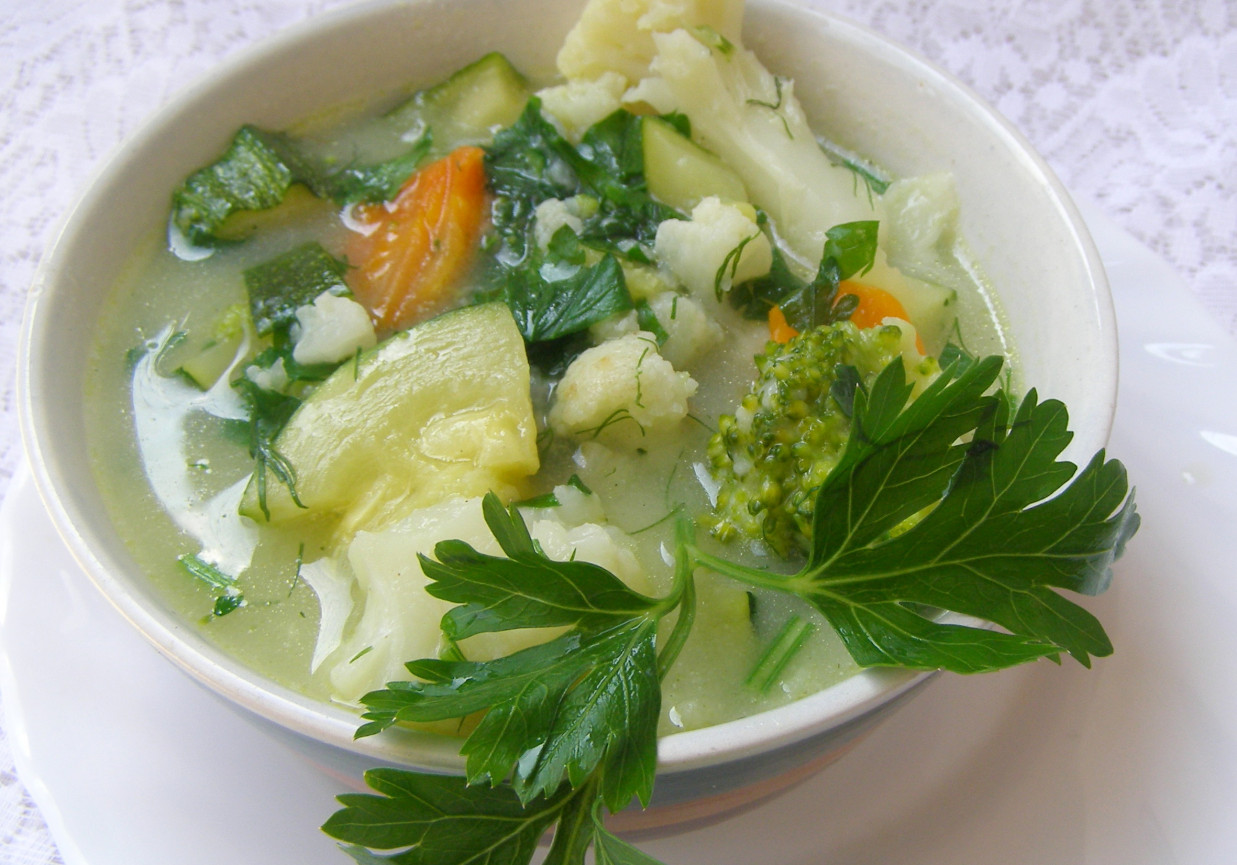 zupa warzywna na maśle z ryżem i cukinią... foto