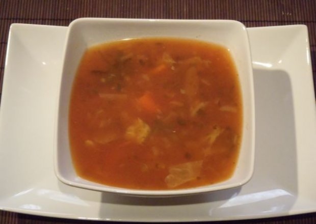 Fotografia przedstawiająca Zupa warzywna na pomidorowo
