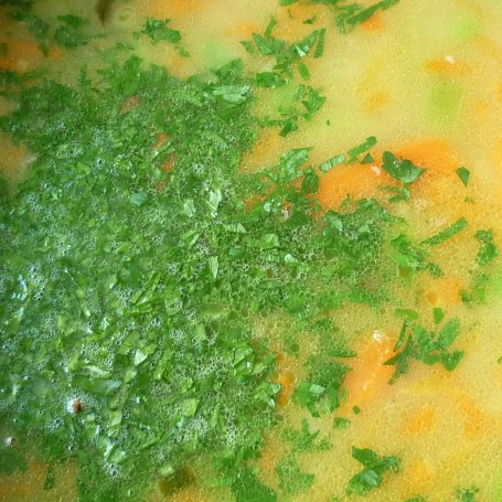 Krok 4 - Zupa warzywna z bluszczykiem foto
