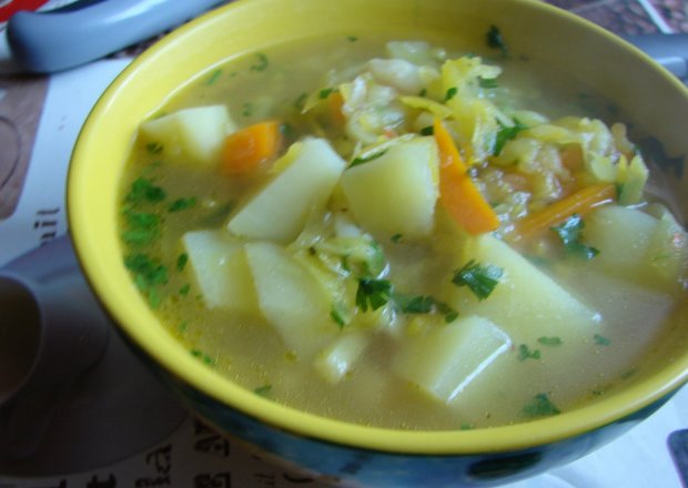 Fotografia przedstawiająca Zupa warzywna z dodatkiem cukinii