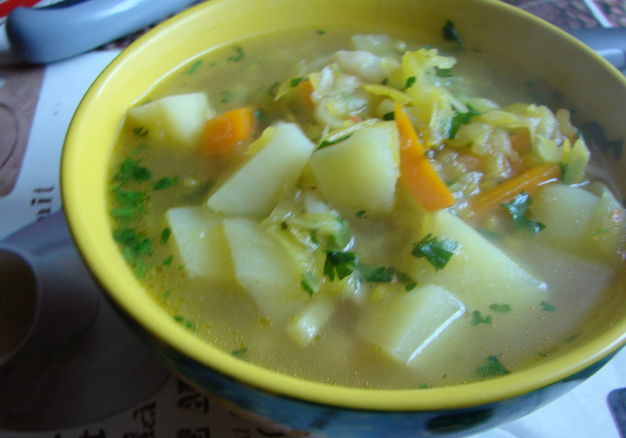 Zupa warzywna z dodatkiem cukinii foto