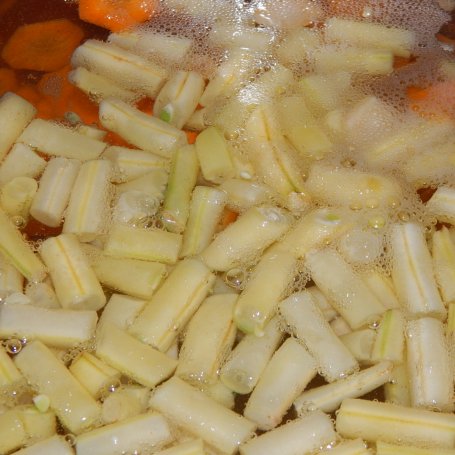 Krok 2 - Zupa warzywna z fasolką szparagową i mieloną wieprzowiną foto