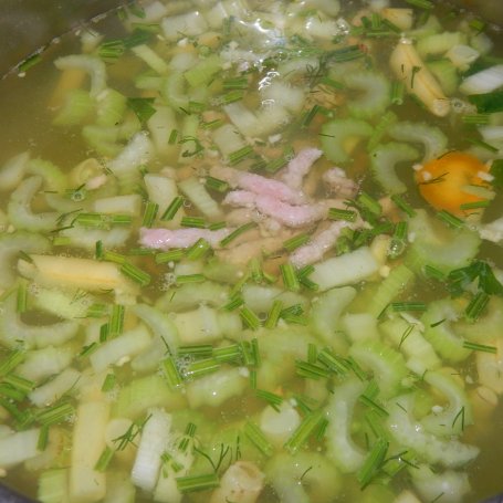 Krok 5 - Zupa warzywna z fasolką szparagową i mieloną wieprzowiną foto