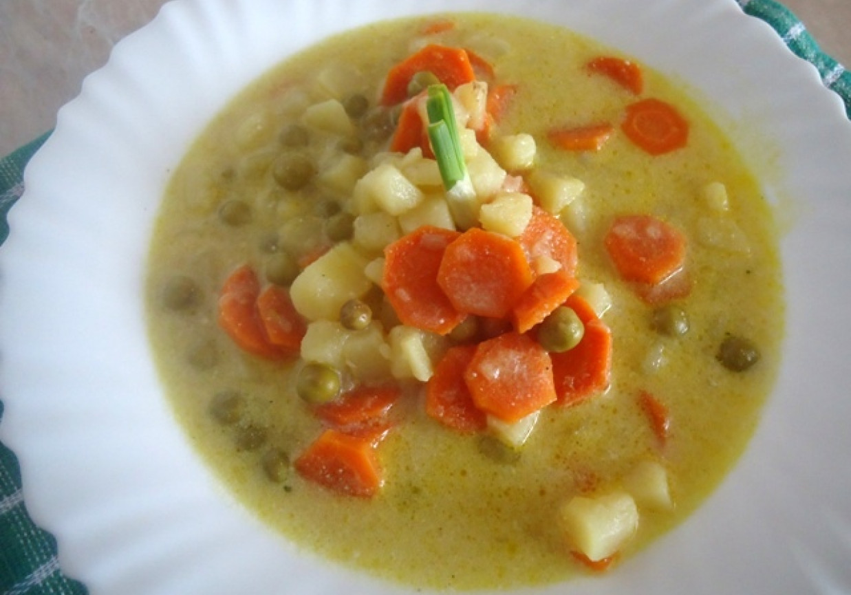 Zupa warzywna z groszkiem foto