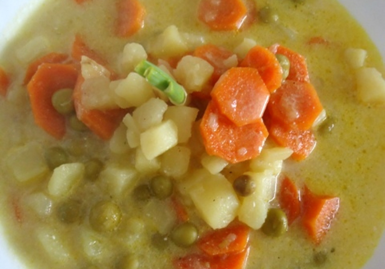 Zupa warzywna z groszkiem foto