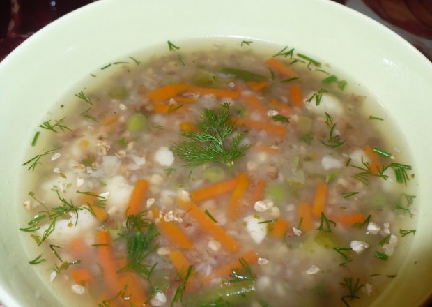 Fotografia przedstawiająca Zupa warzywna z kaszą gryczaną