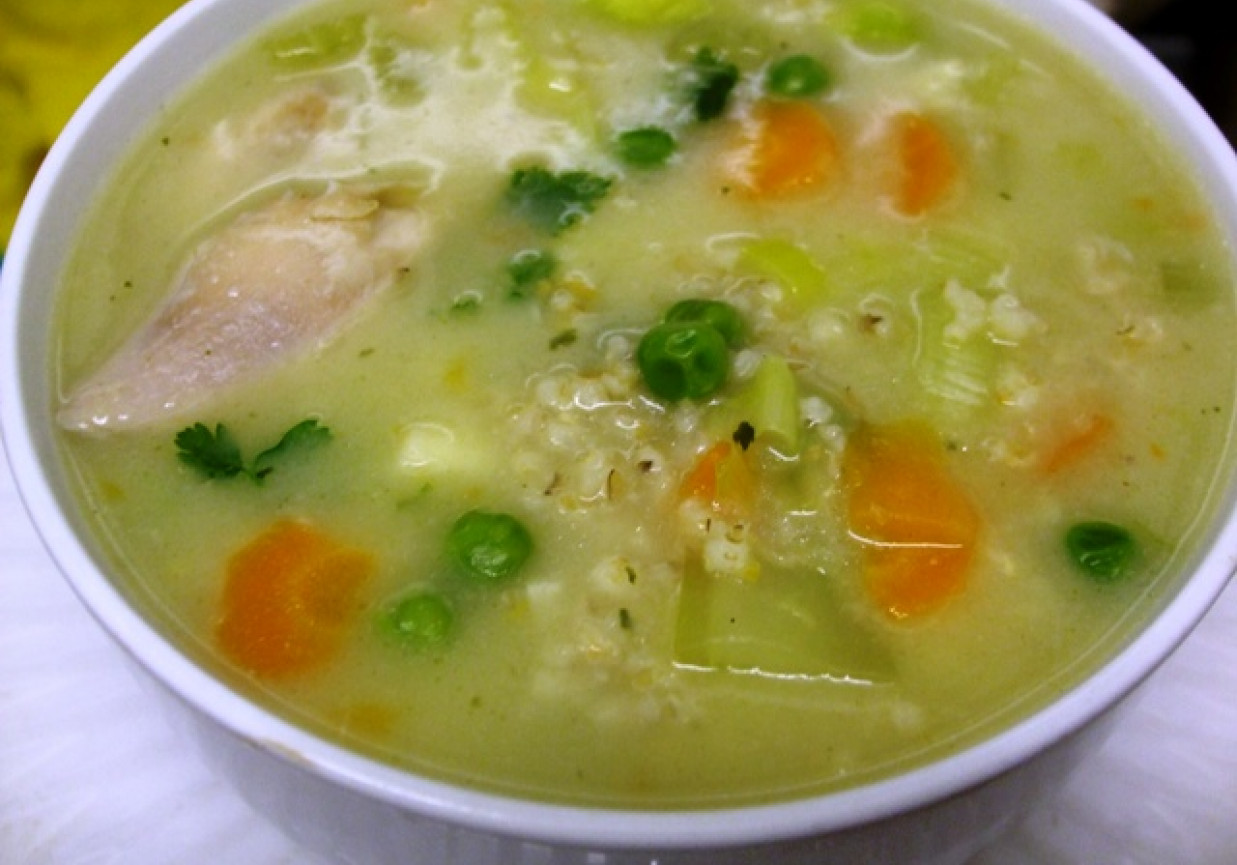 Zupa warzywna z kasza foto
