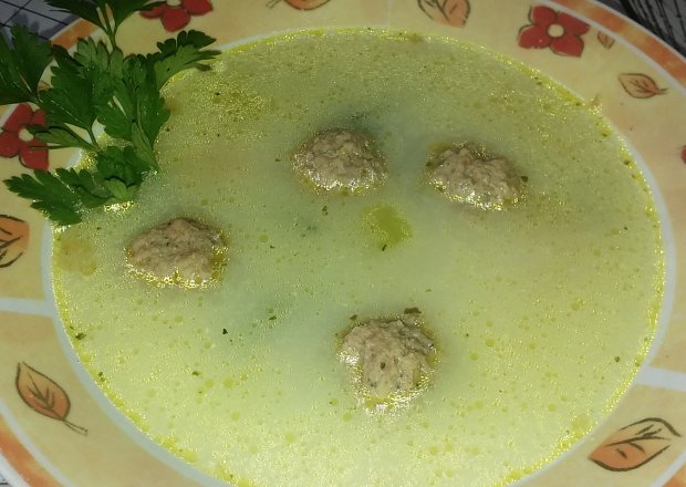 Fotografia przedstawiająca Zupa warzywna z klopsikami