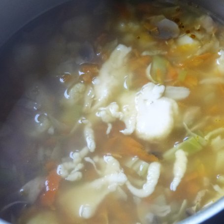 Krok 5 - Zupa warzywna z kluseczkami foto