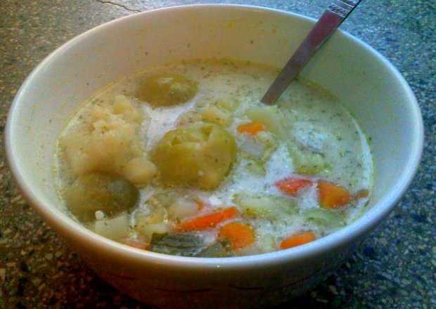 Fotografia przedstawiająca Zupa warzywna z koperkiem