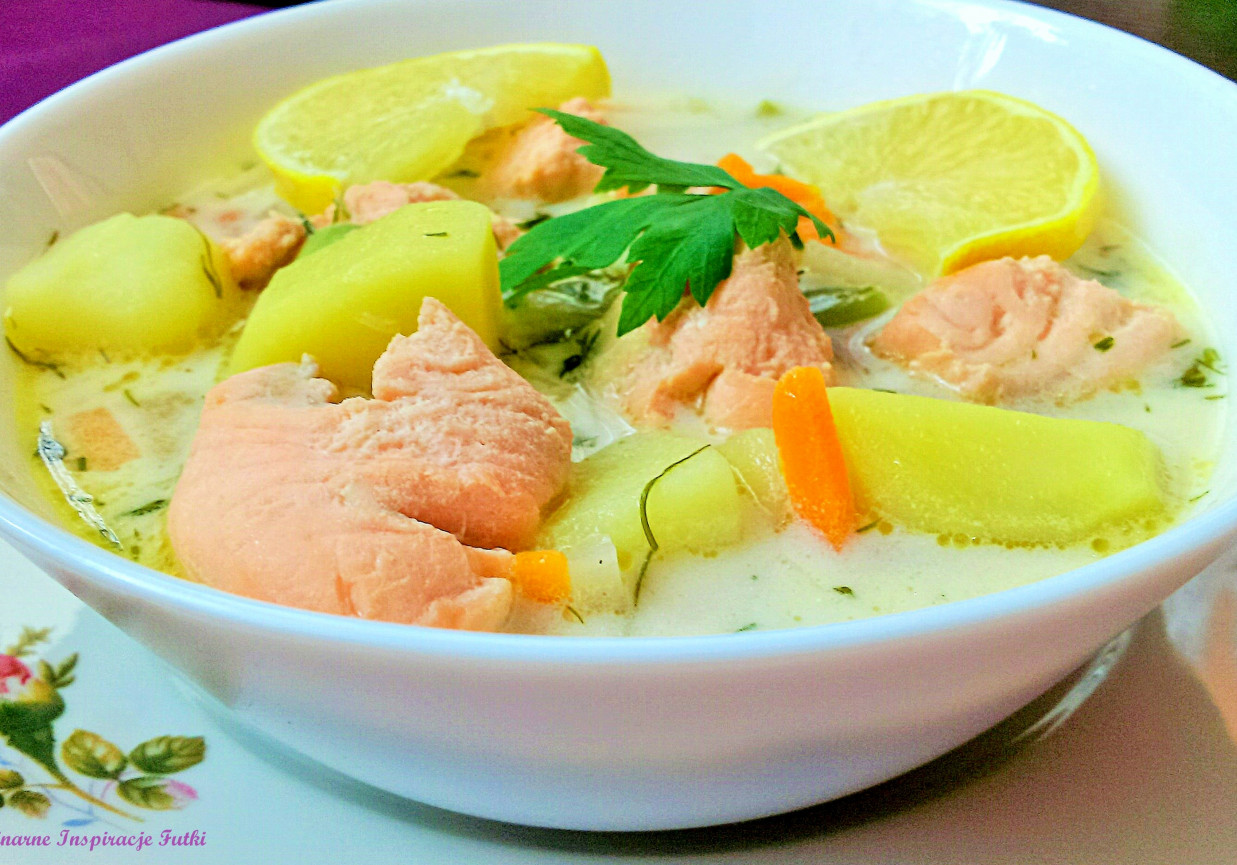 Zupa warzywna z łososiem foto
