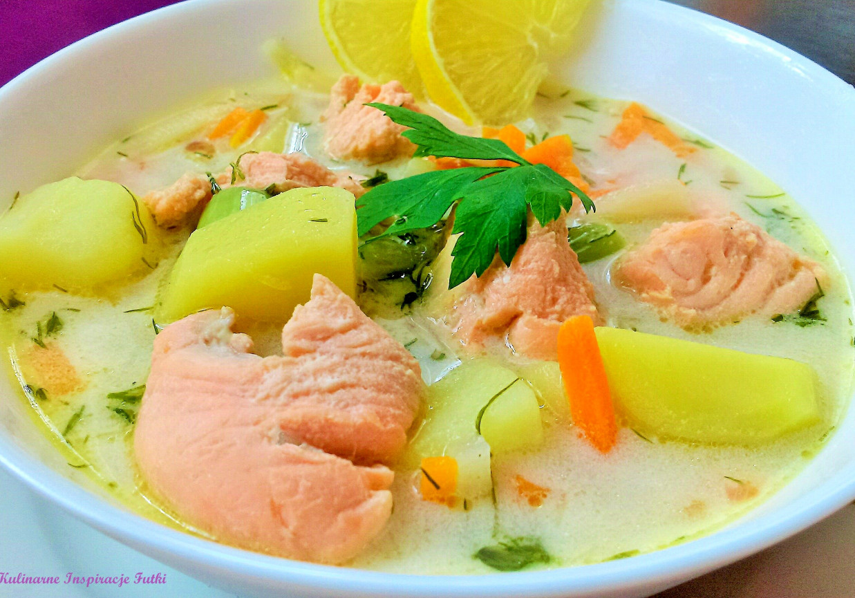 Zupa warzywna z łososiem foto