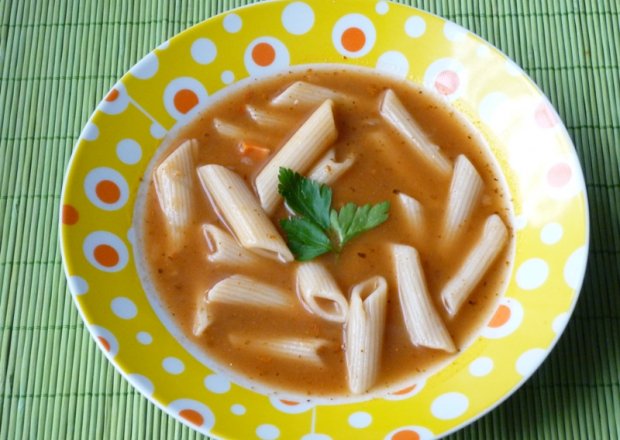 Fotografia przedstawiająca Zupa warzywna z makaronem