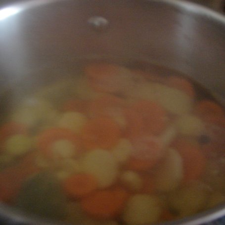 Krok 3 - Zupa warzywna z pełnoziarnistym makaronem foto