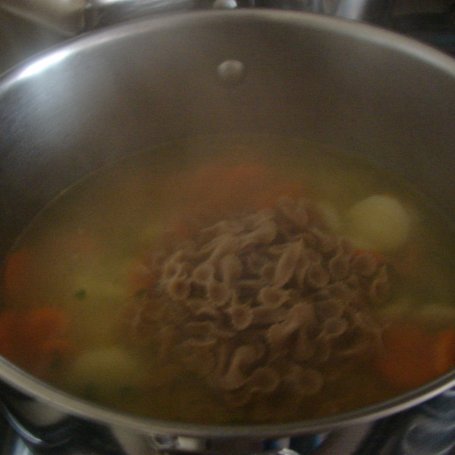 Krok 5 - Zupa warzywna z pełnoziarnistym makaronem foto