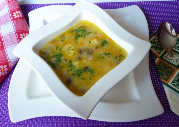 Fotografia przedstawiająca Zupa warzywna z pieczarkami