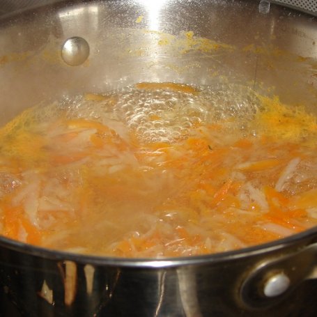 Krok 3 - Zupa warzywna z pieczarkami foto