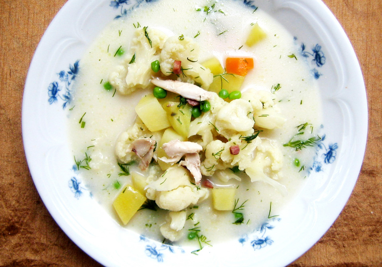 zupa warzywna z podsmażoną szynką i koperkiem foto