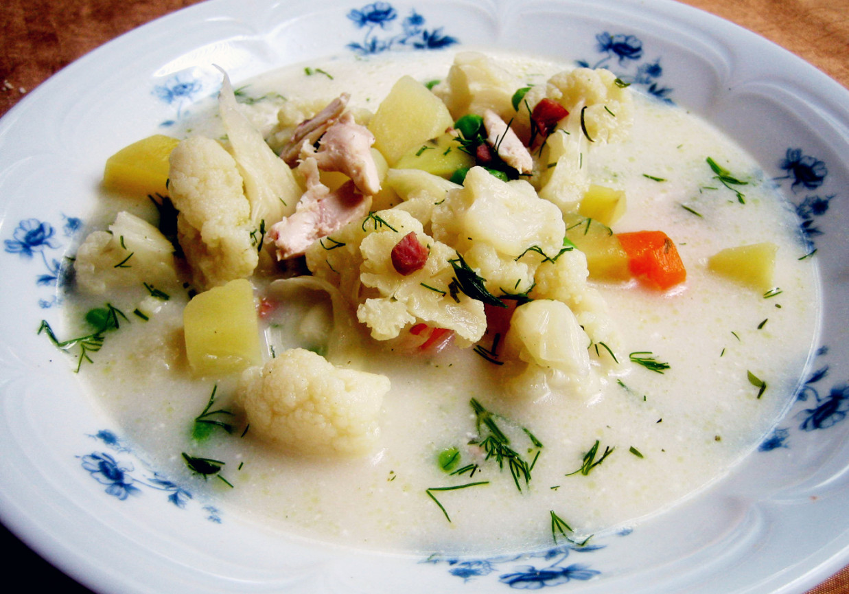 zupa warzywna z podsmażoną szynką i koperkiem foto